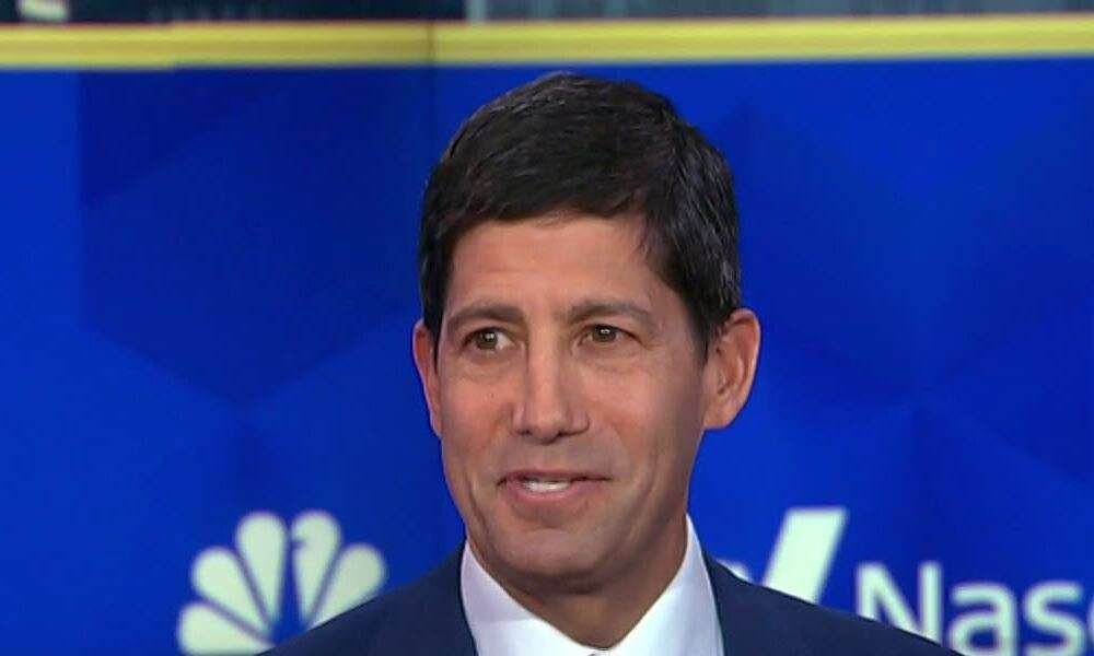 Trump, Fed Başkanlığı için Kevin Warsh'a yemin ettirecek
