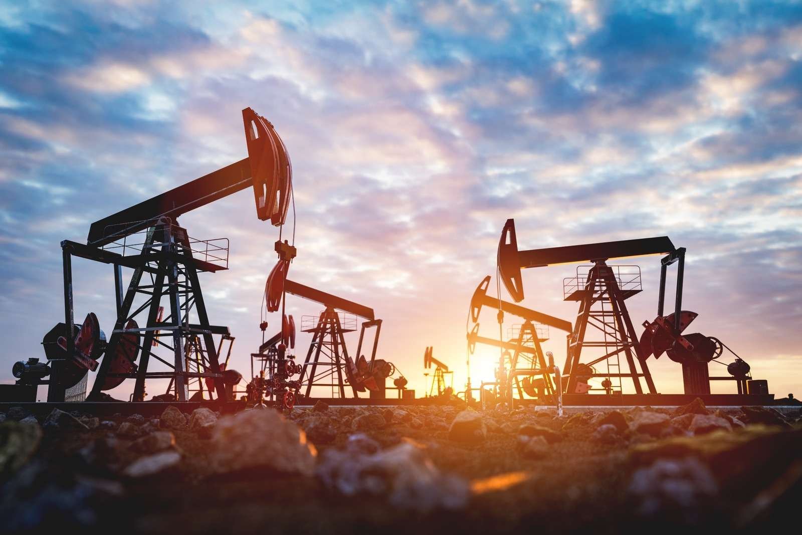 IEA, 2027'de petrol piyasasında 5 milyon varili aşan arz fazlası bekliyor