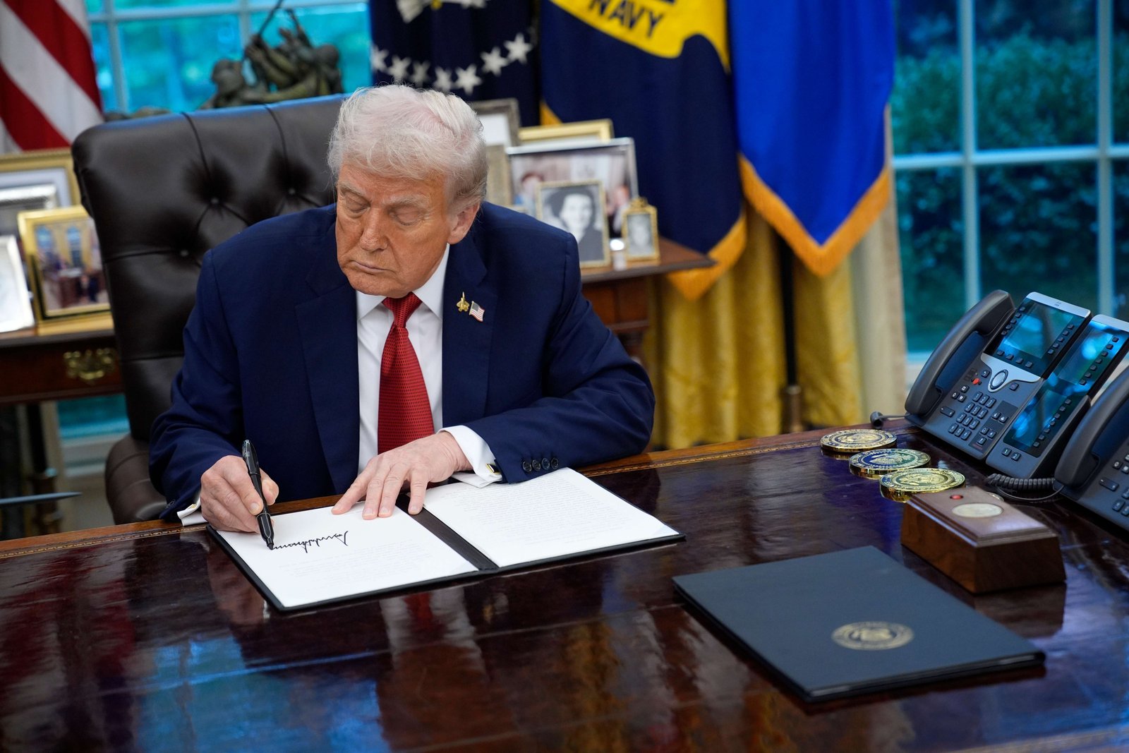 Trump, ABD-İran mutabakat muhtırasını Versay Sarayı'nda imzaladı