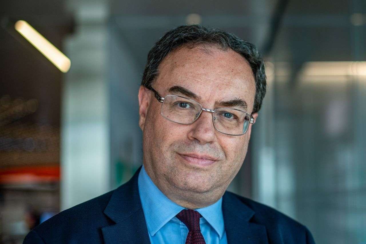 BoE /Bailey: Enflasyonla mücadelede rehavete kapılmayacağız