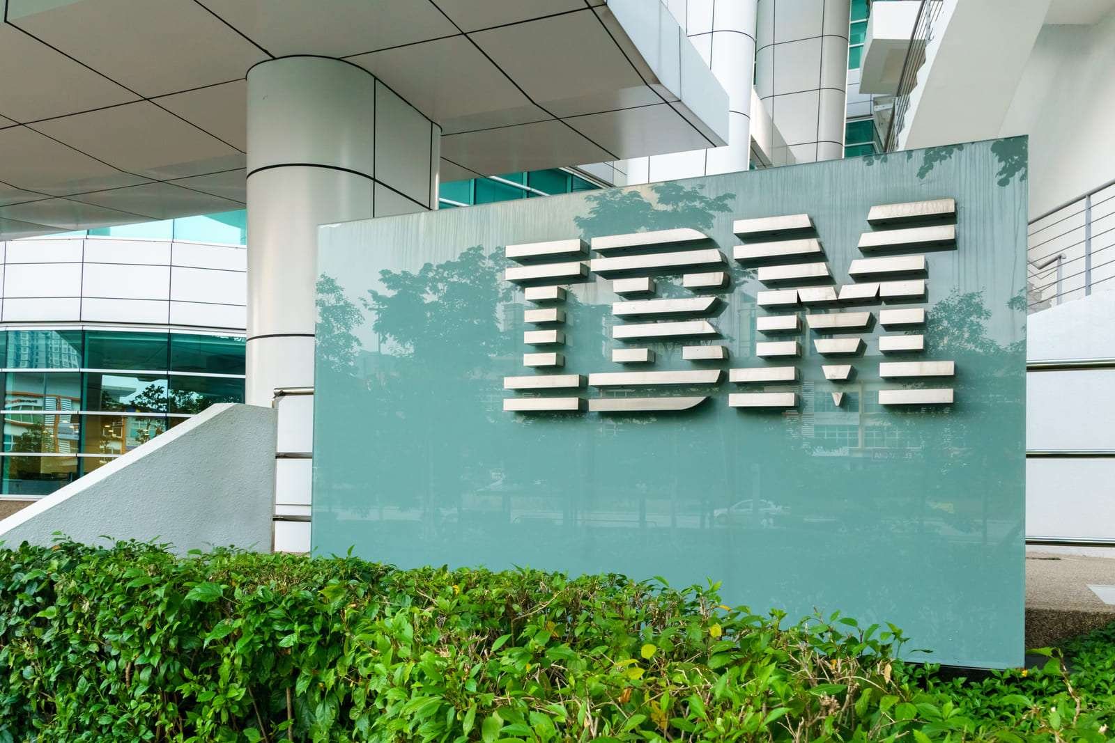 IBM hisseleri  ikinci çeyrek sonuçlarının ardından çok sert düştü