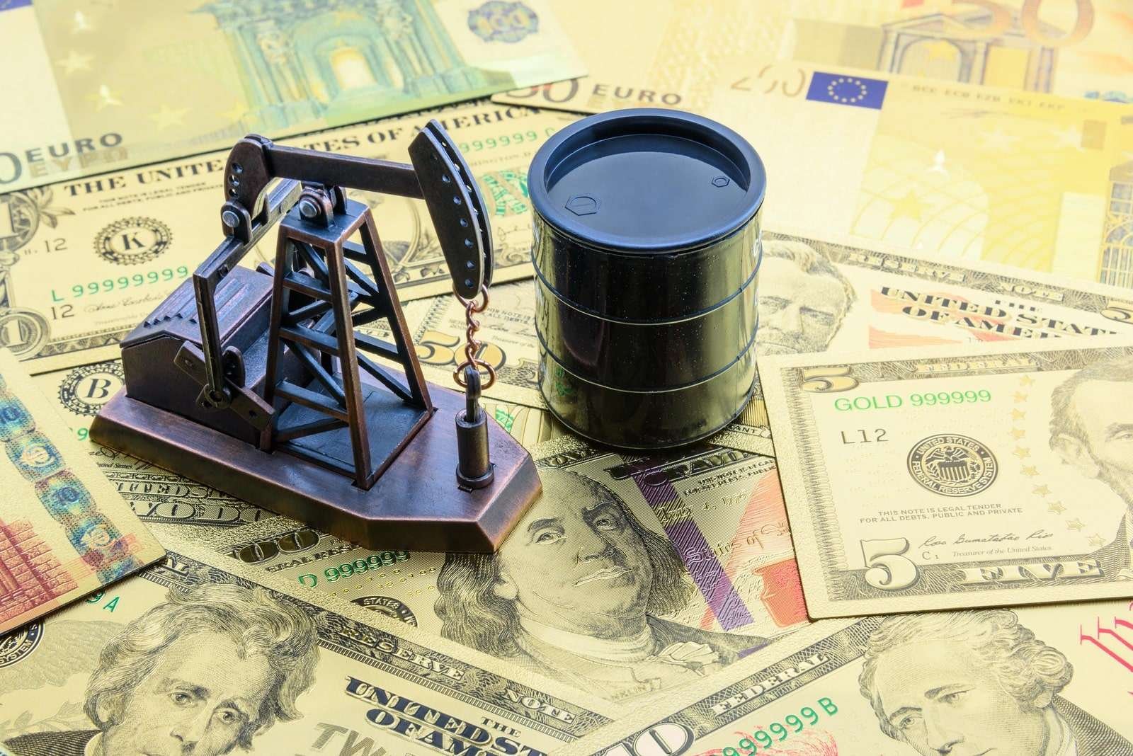 Brent petrol 100 doların üzerinde kalmaya devam ediyor