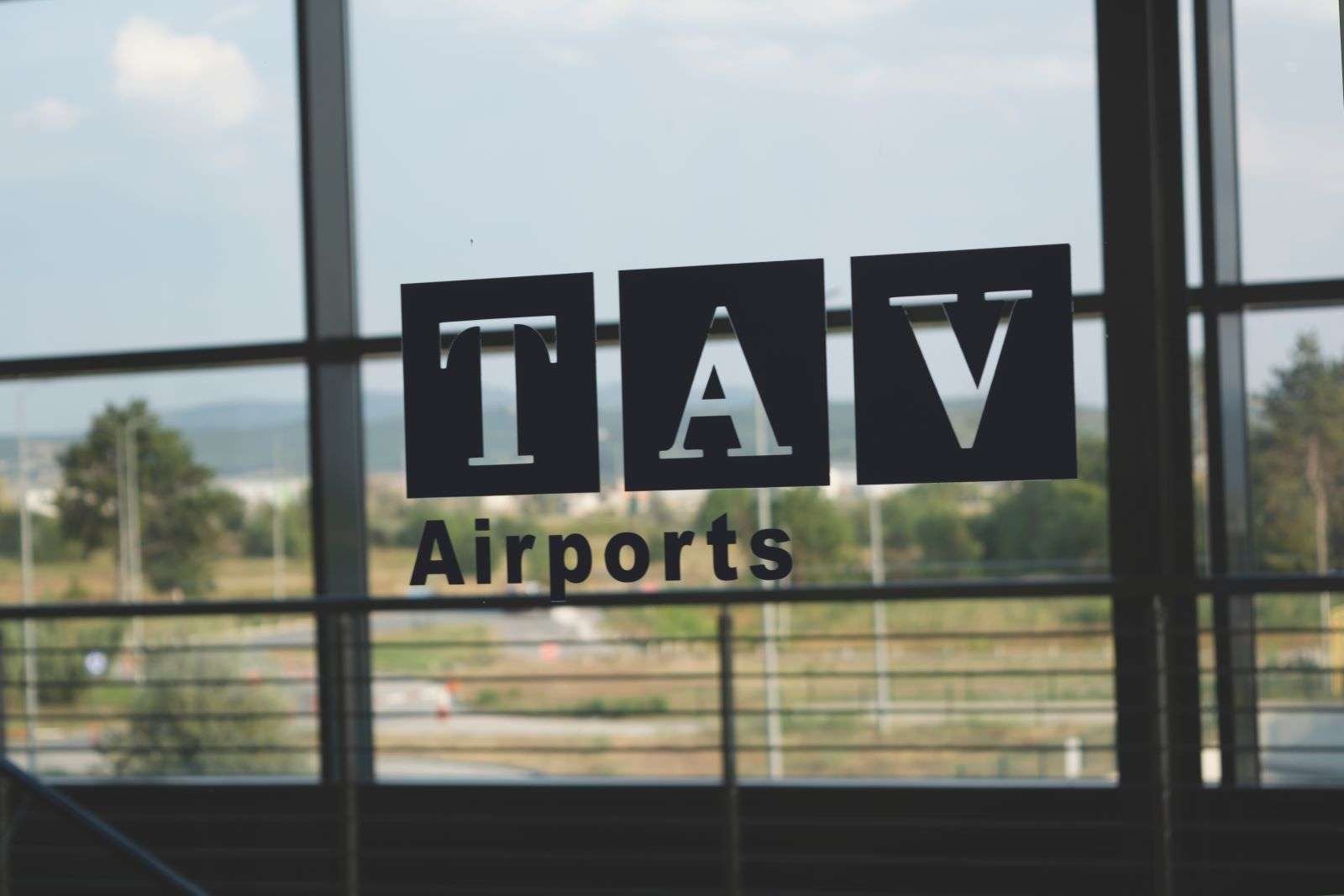 TAV Havalimanları ikinci çeyrekte 3,52 milyar TL net kar açıkladı, 2026 için yolcu beklentisini düşürdü