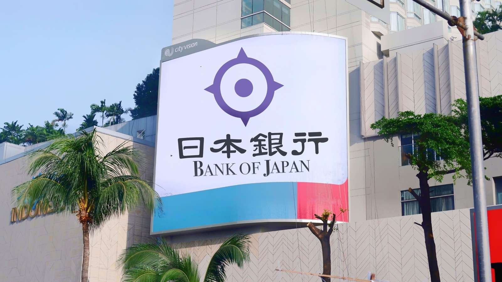 BOJ faizi sabit tutarken büyüme tahminlerini yükseltti