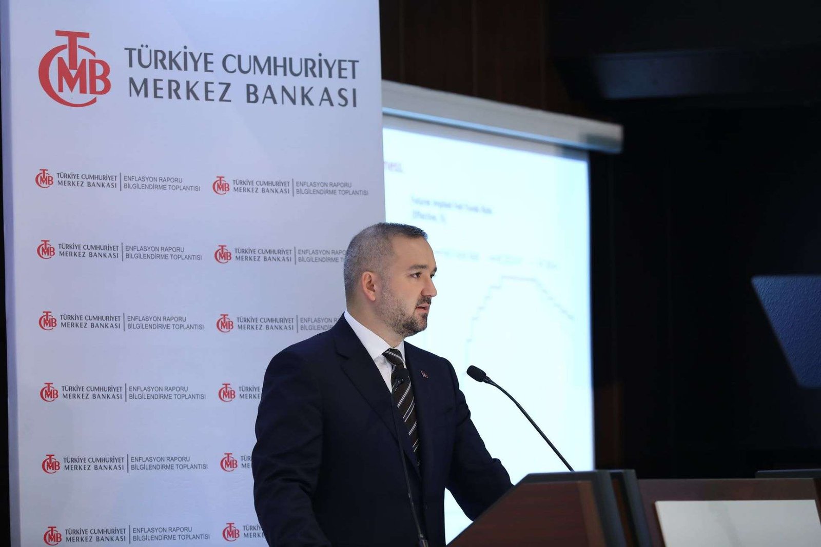 TCMB/Karahan: Enflasyon görünümünde belirgin ve kalıcı bir bozulma olması durumunda para politikası duruşusıkılaştırılacak