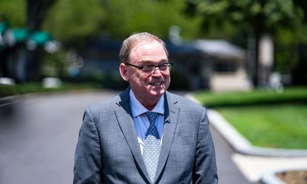 Hassett: Fed'de olsaydım faizi sabit tutar ya da indirirdim