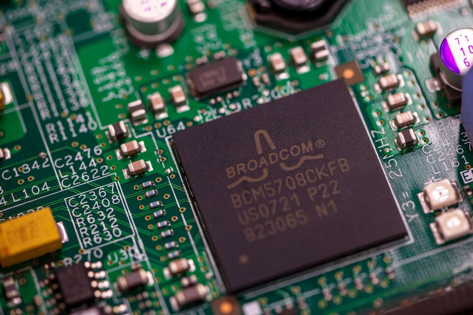 Broadcom büyük teknoloji şirketlerinin yapay zeka altyapısına olan iştahının azalmadığını gösterdi