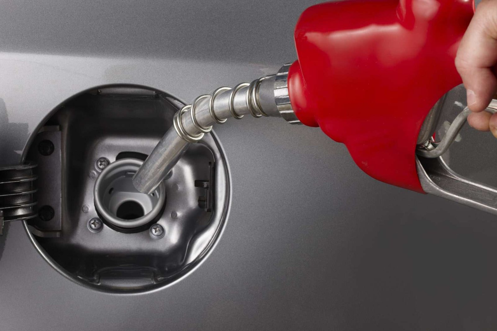 Trump'tan iddialı petrol tahmini: Benzin 2 doların altına inecek