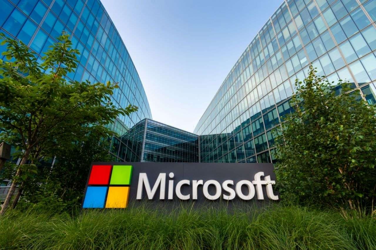 Microsoft CEO'su Nadella'dan yapay zeka için insan kontrolü vurgusu: Değmiyorsa geliştirmemeliyiz
