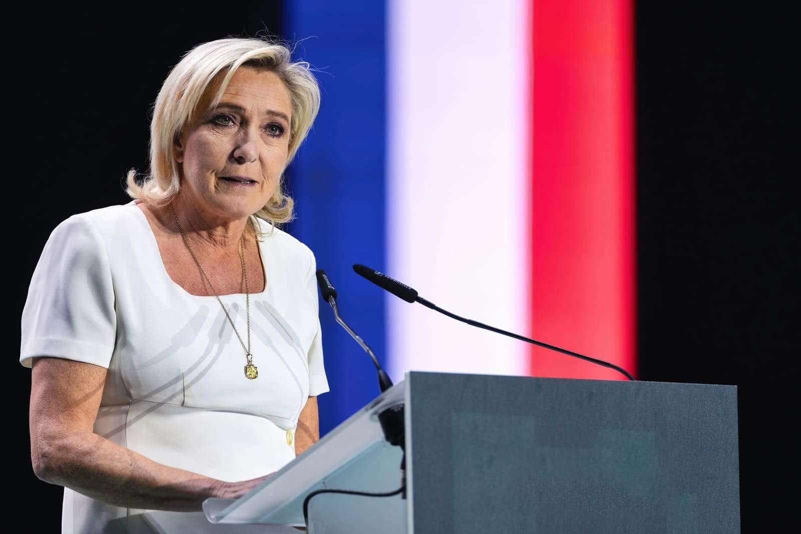 Le Pen: Fransa'nın borcunda "kartopu etkisi" riski var, derhal harekete geçilmeli