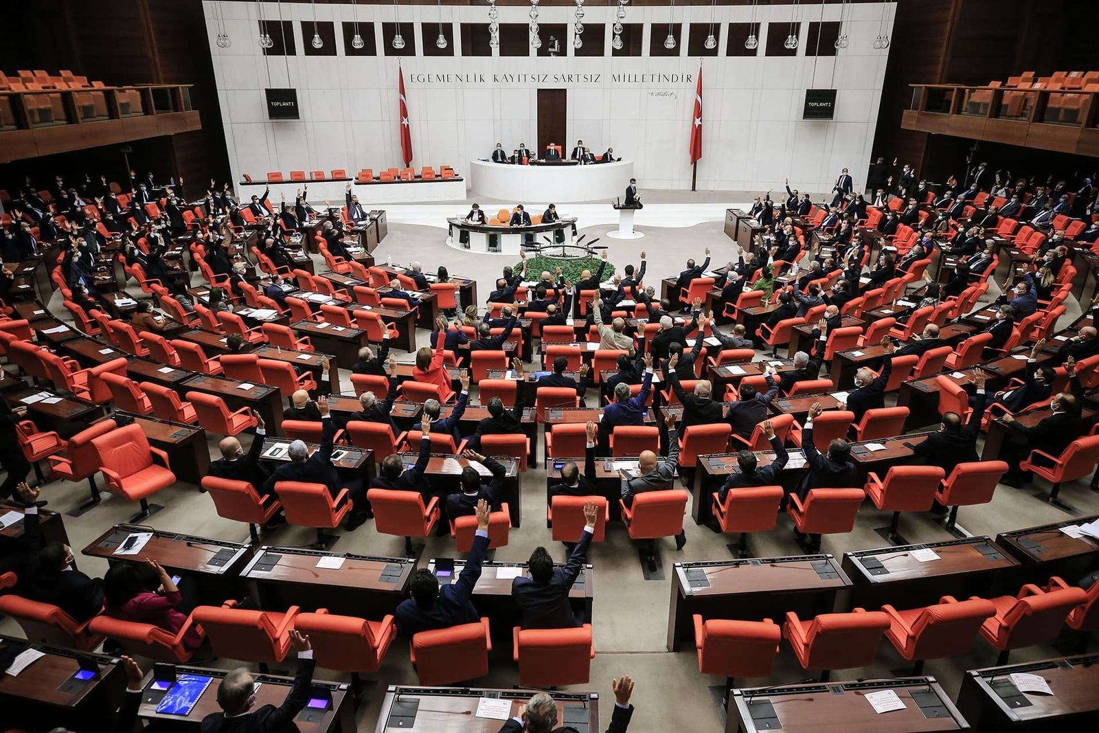 TBMM Plan ve Bütçe Komisyonu fon tasfiyesi teklifini görüşüyor; Ödeme sınırı ve satış talimatları gündemde